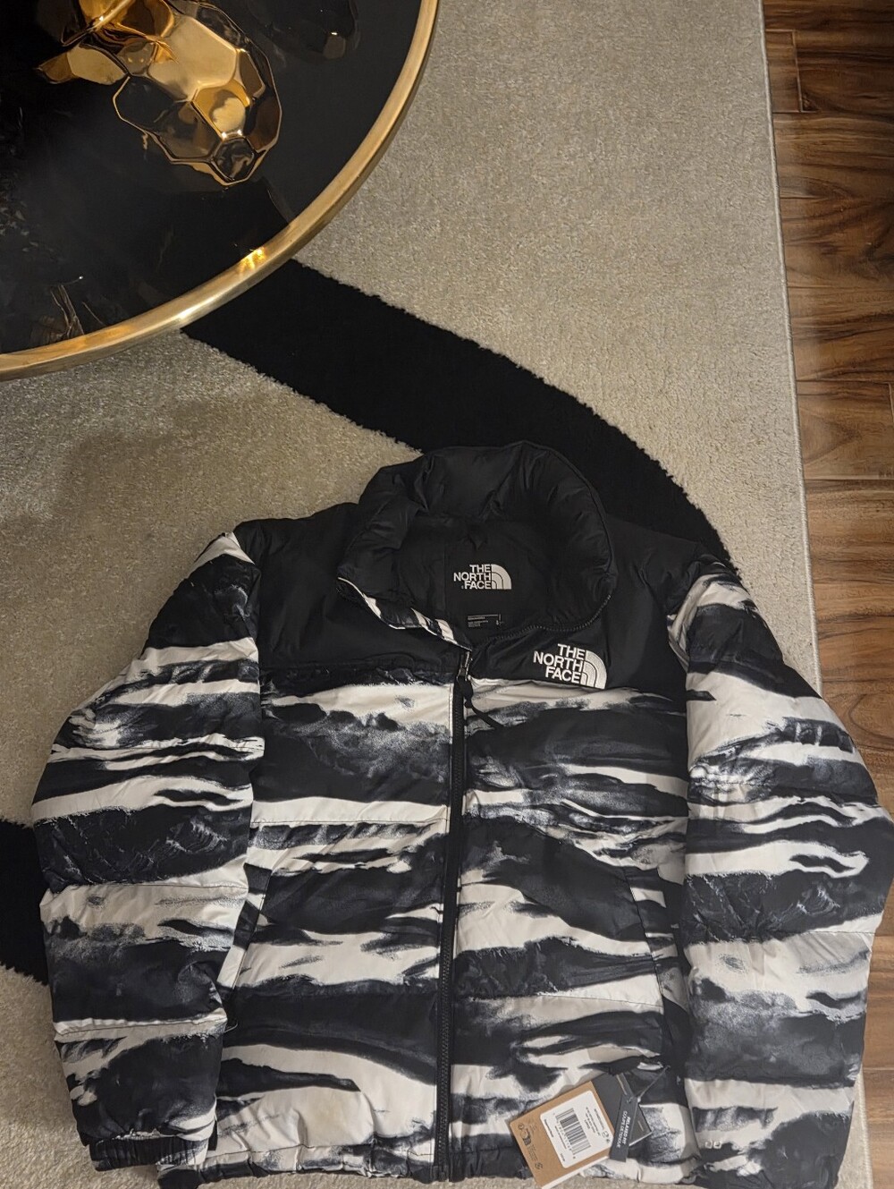 THE NORTH FACE 1996 RETRO NUPTSE BLK/WHITE WAVE EDGE PRINT JACKET